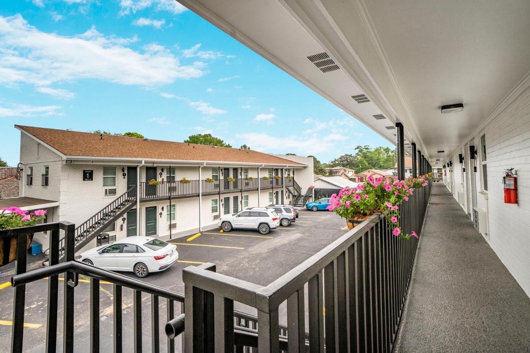 Redamo Suites Jefferson Exterior photo