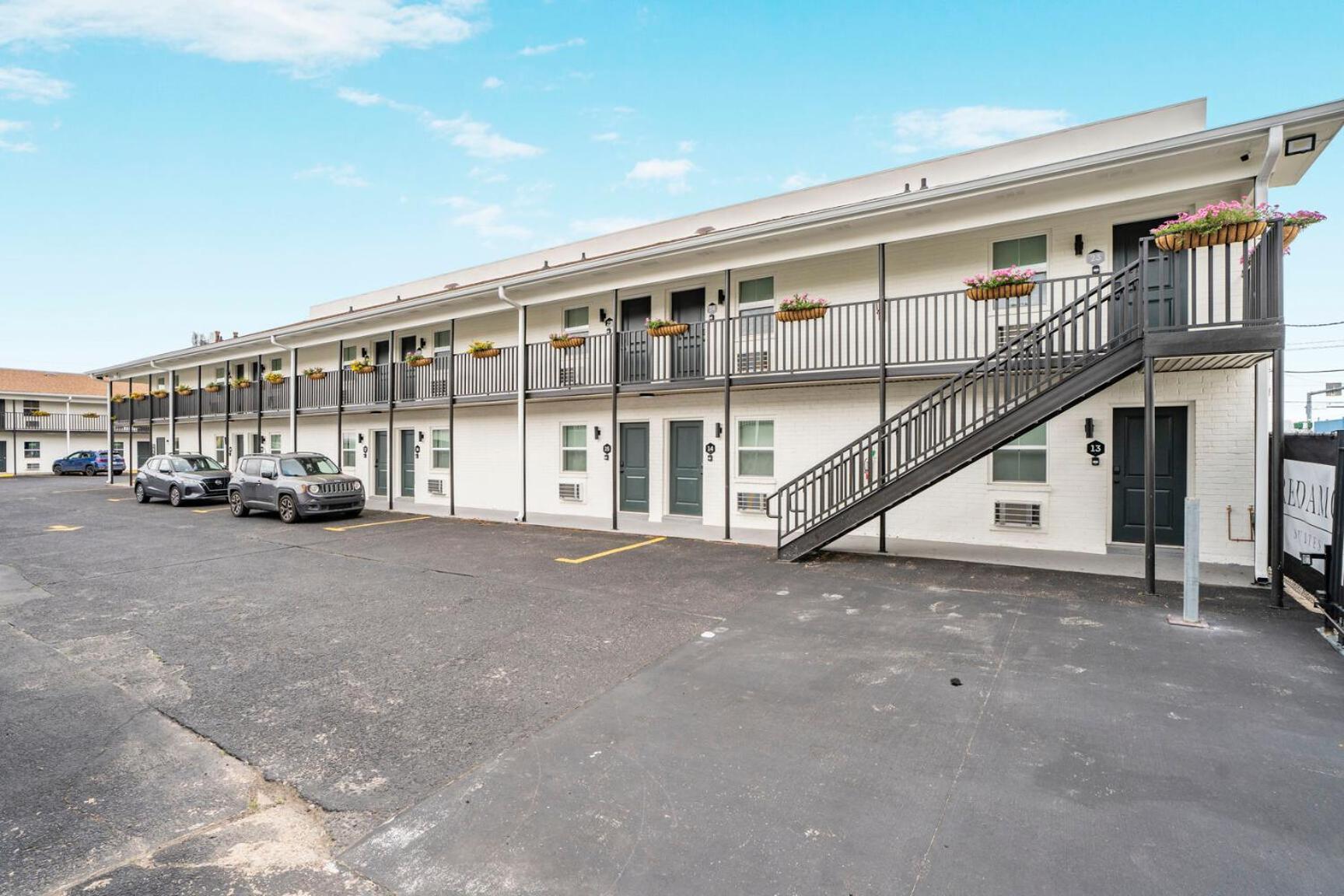 Redamo Suites Jefferson Exterior photo